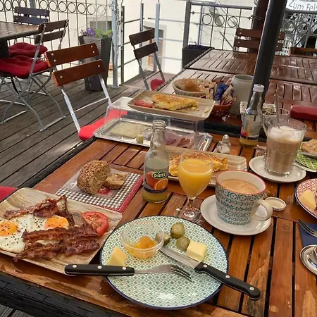 Penzion Gaestehaus Zum Felsen 4*