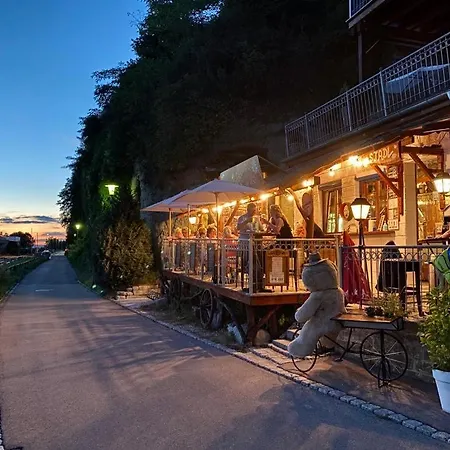 - Wirtshaus Zum Felsen Gasthof