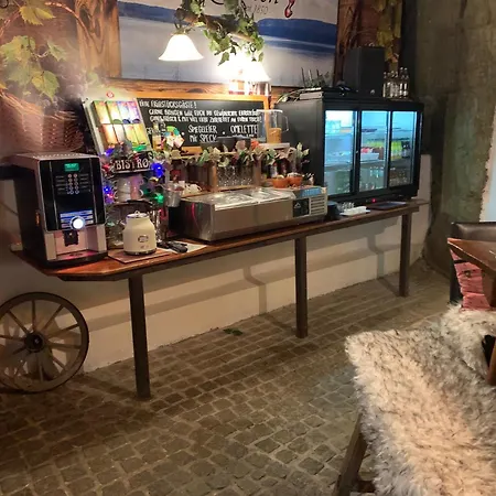Penzion Gaestehaus Zum Felsen 4*